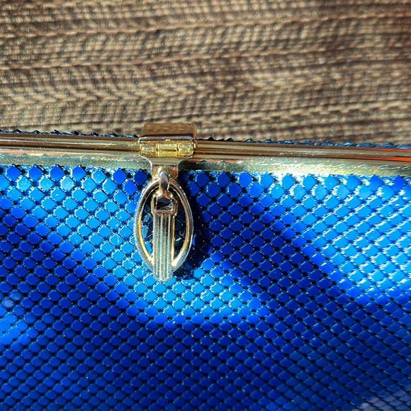 Blue chain mail clutch with optional chain strap in great shape - Picture 2 of 12